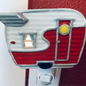Scentsy Road Less Traveled Warmer Mini Red White Camper Wall Plug In With Light
